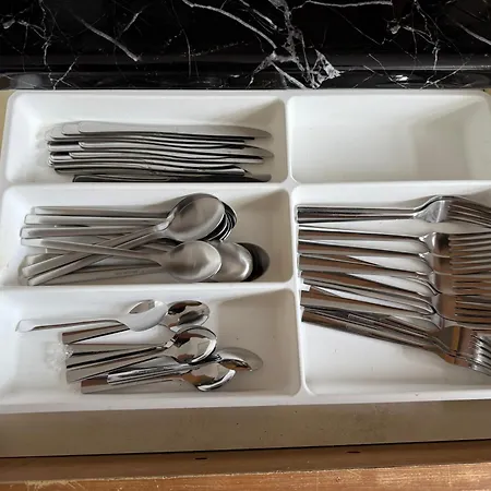 Serviced - - 3 Bed House-close To Centre -m621 & M1 - Contractors - Business Travellers - Families Casa de Férias