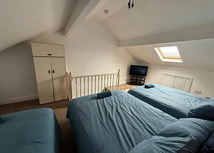 Serviced - - 3 Bed House-close To Centre -m621 & M1 - Contractors - Business Travellers - Families לידס