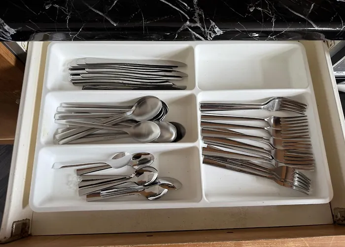 Serviced - - 3 Bed House-close To Centre -m621 & M1 - Contractors - Business Travellers - Families בית נופש