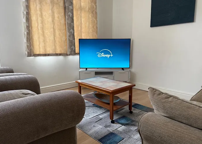 Serviced - - 3 Bed House-close To Centre -m621 & M1 - Contractors - Business Travellers - Families בית נופש לידס