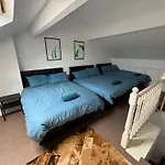 Leeds Serviced Accommodation - Spacious 3 Bed Home - Close To City Centre - Business & Contractor Stay Leeds (West Yorkshire)