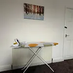 Vakantiehuis Leeds Serviced Accommodation - Spacious 3 Bed Home - Close To City Centre - Business & Contractor Stay *