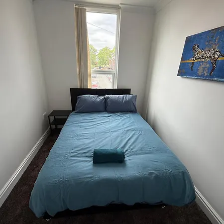 Leeds 3Br Guesthouse For 10 - Near Elland Road & City Centre - Fast Wifi, Netflix, & Parking * リーズ