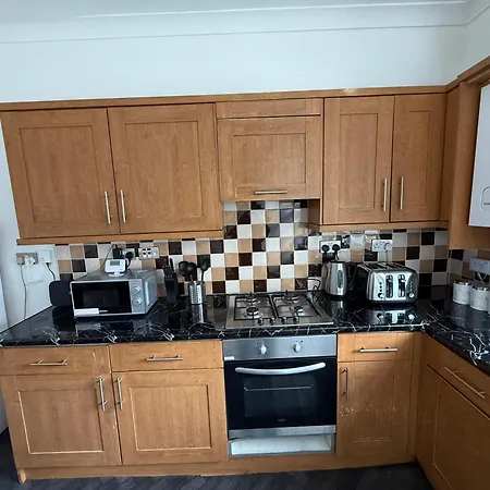 Serviced - - 3 Bed House-close To Centre -m621 & M1 - Contractors - Business Travellers - Families 度假居 *