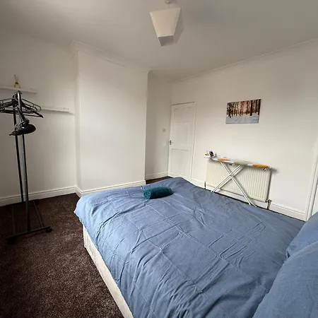 Leeds 3Br Guesthouse For 10 - Near Elland Road & City Centre - Fast Wifi, Netflix, & Parking 別荘
