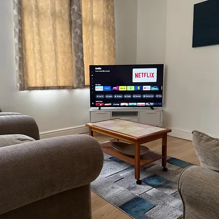 Leeds 3Br Guesthouse For 10 - Near Elland Road & City Centre - Fast Wifi, Netflix, & Parking 別荘 *