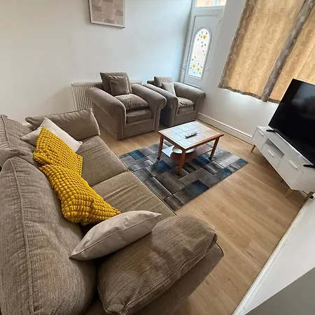 Leeds 3Br Guesthouse For 10 - Near Elland Road & City Centre - Fast Wifi, Netflix, & Parking 別荘