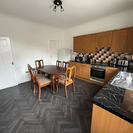 Leeds 3Br Guesthouse For 10 - Near Elland Road & City Centre - Fast Wifi, Netflix, & Parking 別荘 *