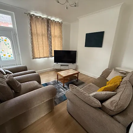 別荘 Leeds 3Br Guesthouse For 10 - Near Elland Road & City Centre - Fast Wifi, Netflix, & Parking リーズ