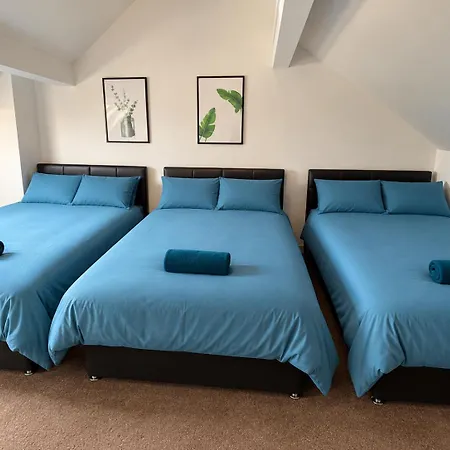 Group Stay -Contractors, Council Guests, Families-Home For 10 - Parking, Full Kitchen - Royal Armouries-Elland Road Holiday home