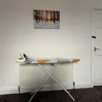 Ferienhaus Modern Leeds 3Br Stay - Sleep 10 - Free Parking & Fast Wifi - Close To City Centre - Perfect For Families-Business & Contractor