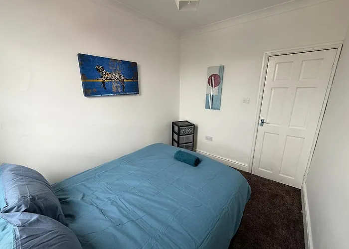 Vakantiehuis Serviced - - 3 Bed House-close To Centre -m621 & M1 - Contractors - Business Travellers - Families Leeds (West Yorkshire)