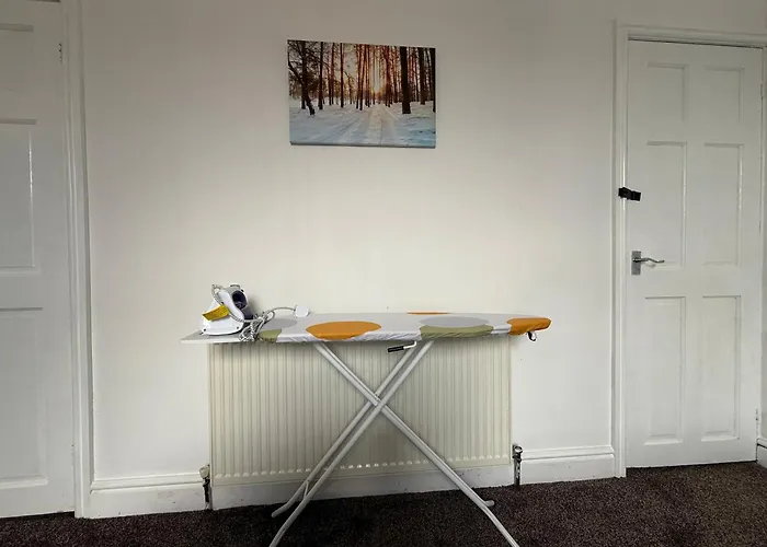 Vakantiehuis Serviced - - 3 Bed House-close To Centre -m621 & M1 - Contractors - Business Travellers - Families